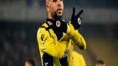 刘殿座受多队青睐，英博曾开顶薪，蓉城成其理想归宿